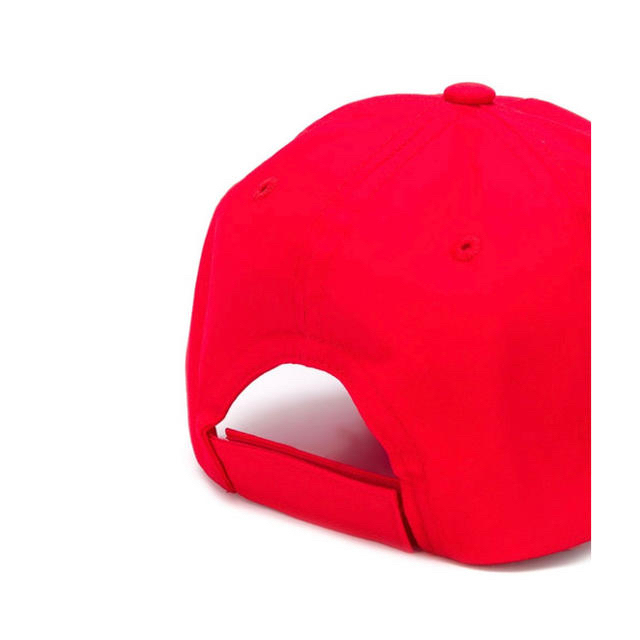 MOSCHINO(モスキーノ)のモスキーノ　デコラティブ　キャップ　レッド×ゴールド　56㌢ レディースの帽子(キャップ)の商品写真