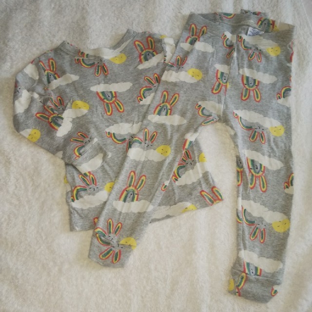 babyGAP(ベビーギャップ)のbabyGAP パジャマ 80~90 キッズ/ベビー/マタニティのキッズ服女の子用(90cm~)(パジャマ)の商品写真