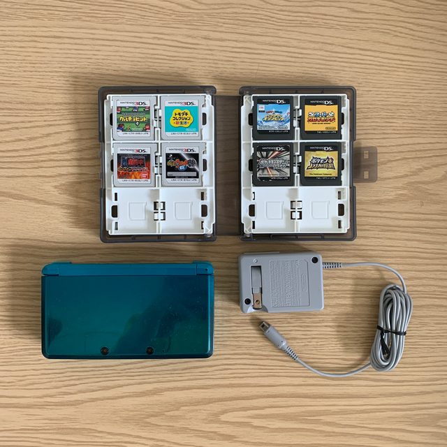 ニンテンドー3DS(ニンテンドー3DS)のニンテンドー3DS 充電器とソフト8個付き エンタメ/ホビーのゲームソフト/ゲーム機本体(携帯用ゲーム機本体)の商品写真