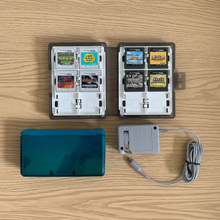 ニンテンドー3DS(ニンテンドー3DS)のニンテンドー3DS 充電器とソフト8個付き(携帯用ゲーム機本体)