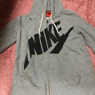 ナイキ(NIKE)のNIKE グレーパーカー(パーカー)