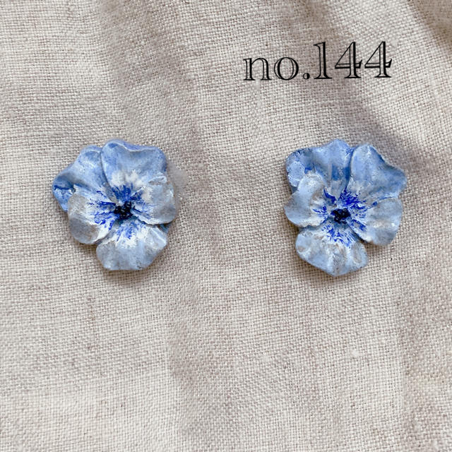 amanini様専用　　　　　　　　　　　no.144 viola pierce ハンドメイドのアクセサリー(ピアス)の商品写真