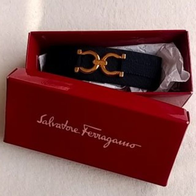 Salvatore Ferragamo(サルヴァトーレフェラガモ)の【訳あり】フェラガモ バレッタ ★箱付き美品 レディースのヘアアクセサリー(バレッタ/ヘアクリップ)の商品写真