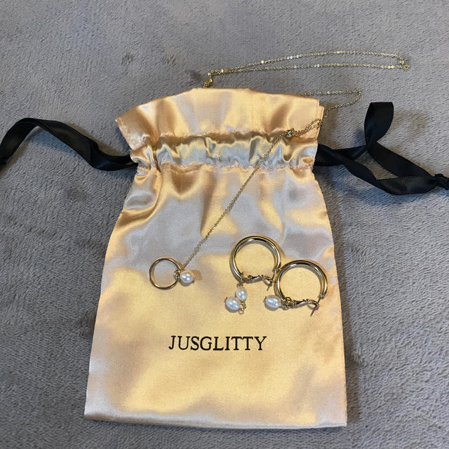 JUSGLITTY(ジャスグリッティー)のジャスグリッティー　ピアス•ネックレス レディースのアクセサリー(ネックレス)の商品写真