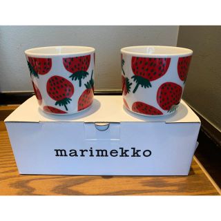 マリメッコ(marimekko)のマリメッコ マンシッカ ラテマグ 苺柄 2個セット(グラス/カップ)