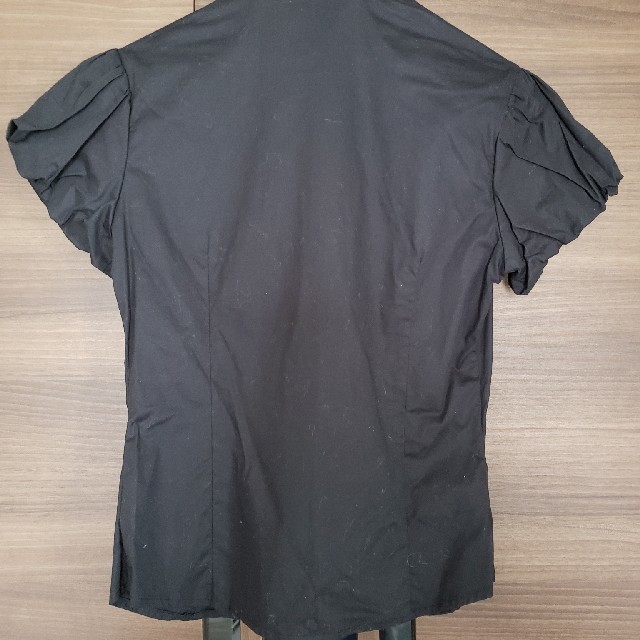 バルーン袖のきれい目な黒シャツ⭐ブラック レディースのトップス(カットソー(半袖/袖なし))の商品写真