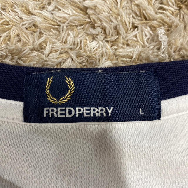 FRED PERRY(フレッドペリー)のFRED PERRY Tシャツ　L メンズのトップス(Tシャツ/カットソー(半袖/袖なし))の商品写真
