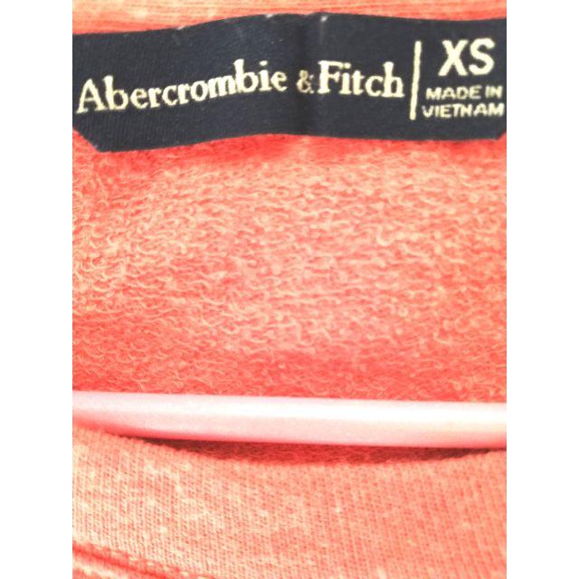 Abercrombie&Fitch(アバクロンビーアンドフィッチ)の【SALE‼️送料込み】アバクロ　Ｔシャツ　XS レディースのトップス(Tシャツ(半袖/袖なし))の商品写真