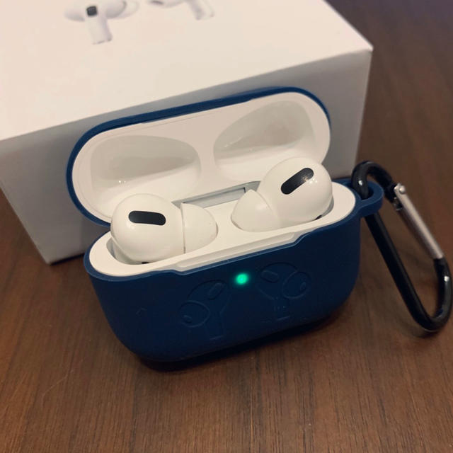 【ネイビー】AirPods pro シリコンケース スマホ/家電/カメラのオーディオ機器(ヘッドフォン/イヤフォン)の商品写真