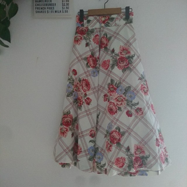 フラワーロングスカート レディースのスカート(ロングスカート)の商品写真