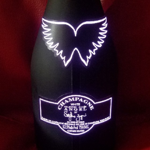 Dom Pérignon(ドンペリニヨン)のエンジェルシャンパニュブリュットヘイローピンク（未開封） 食品/飲料/酒の酒(シャンパン/スパークリングワイン)の商品写真