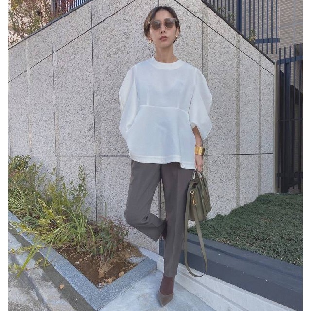 アメリヴィンテージ　WAVE SLEEVE PEPLUM BLOUSE