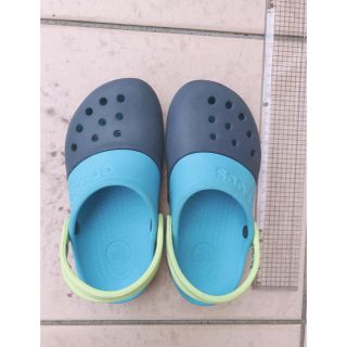 クロックス(crocs)のクロックス キッズ サンダル C13 (サンダル)