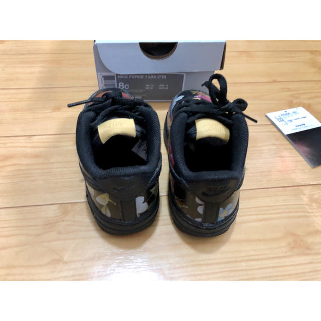 NIKE(ナイキ)のナイキ エアフォース1 花柄 キッズ/ベビー/マタニティのベビー靴/シューズ(~14cm)(スニーカー)の商品写真