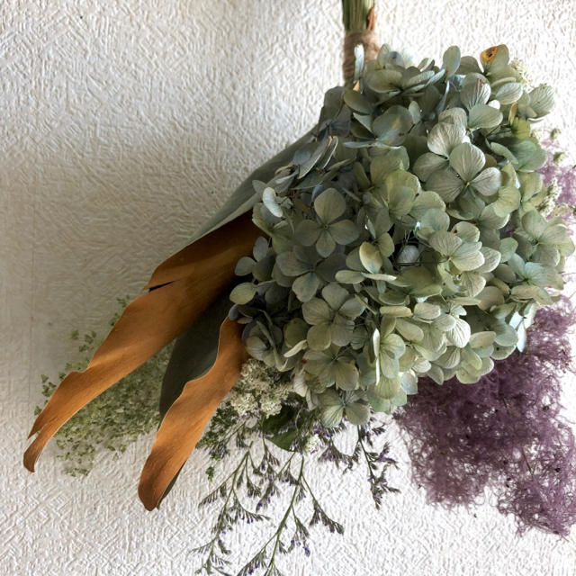 紫陽花とスモークツリーのスワッグ ハンドメイドのフラワー/ガーデン(ドライフラワー)の商品写真