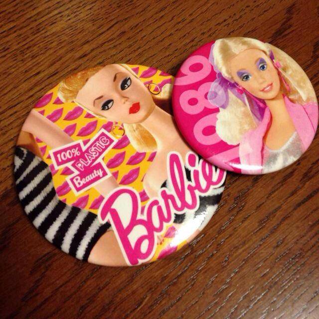 Barbie(バービー)のbarbie♥️缶バッチ レディースのアクセサリー(その他)の商品写真