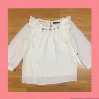 ページボーイ(PAGEBOY)の【美品】ビジュー付きシフォンフリルブラウス(シャツ/ブラウス(長袖/七分))