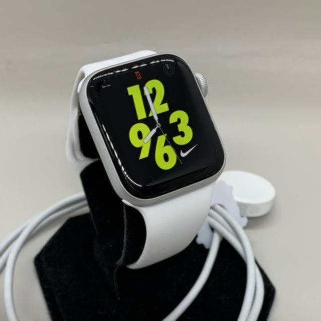 Apple Watch(アップルウォッチ)の【送料込み】Apple Watch Series 4 NIKE GPS 40mm メンズの時計(腕時計(デジタル))の商品写真