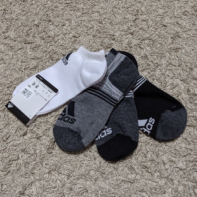 adidas(アディダス)のアディダス　ソックス　４足　21-23 キッズ/ベビー/マタニティのこども用ファッション小物(靴下/タイツ)の商品写真