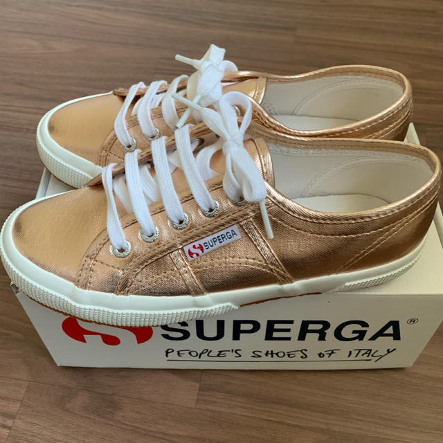 SUPERGA(スペルガ)のスペルガ　スニーカー　ピンクゴールド レディースの靴/シューズ(スニーカー)の商品写真