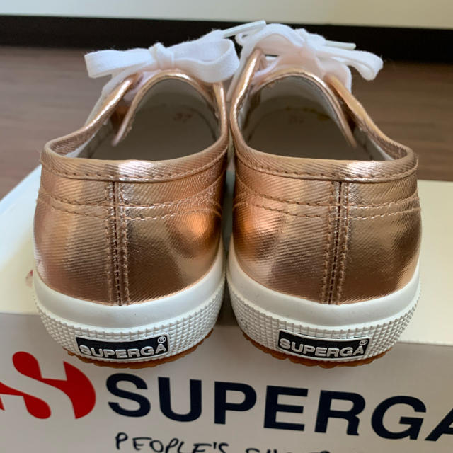 SUPERGA(スペルガ)のスペルガ　スニーカー　ピンクゴールド レディースの靴/シューズ(スニーカー)の商品写真