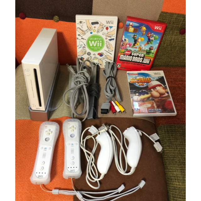 Wii(ウィー)のWii 本体、リモコン、ヌンチャク、ソフト付き エンタメ/ホビーのゲームソフト/ゲーム機本体(家庭用ゲーム機本体)の商品写真