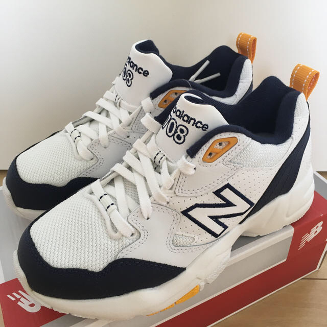 New Balance(ニューバランス)のNew Balance スニーカー 新品未使用 24cm レディースの靴/シューズ(スニーカー)の商品写真