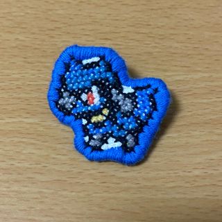 ハンドメイド ポケモン ブローチ クロスステッチ　リオル(コサージュ/ブローチ)