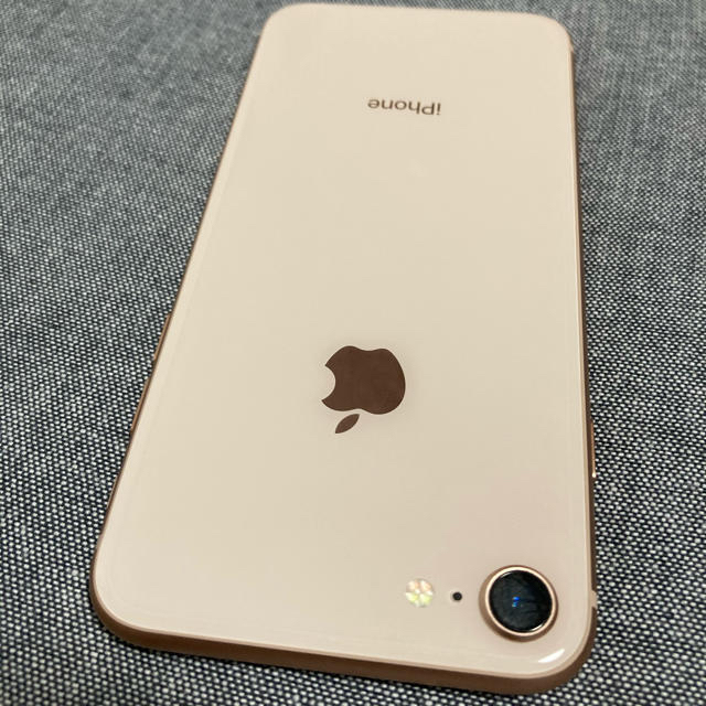 Apple(アップル)のPhone 8 ローズゴールド　256 GB SIMフリー スマホ/家電/カメラのスマートフォン/携帯電話(スマートフォン本体)の商品写真