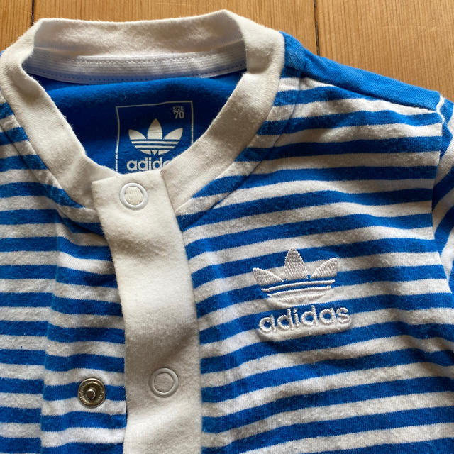 adidas(アディダス)のadidas 長袖ロンパース　男の子　70cm キッズ/ベビー/マタニティのベビー服(~85cm)(ロンパース)の商品写真