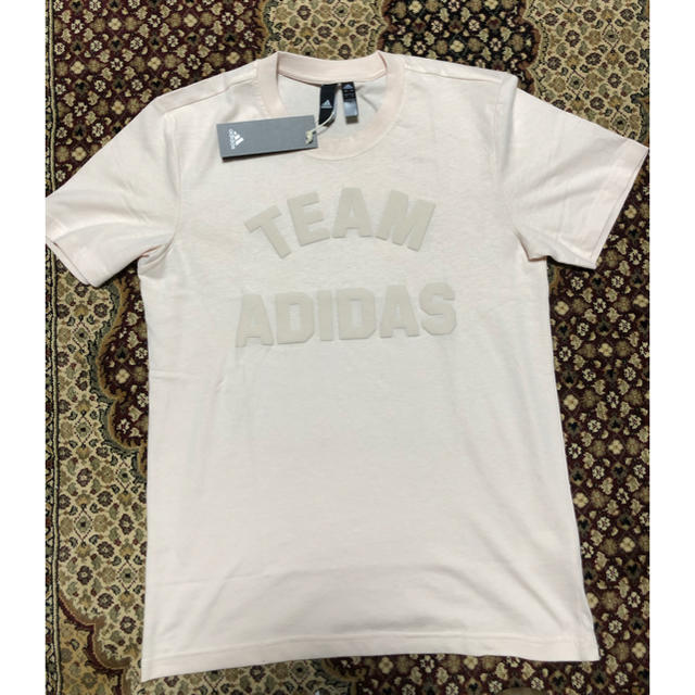 adidas(アディダス)の未使用品　アディダスTシャツ　Mサイズ　クリーム色 メンズのトップス(Tシャツ/カットソー(半袖/袖なし))の商品写真