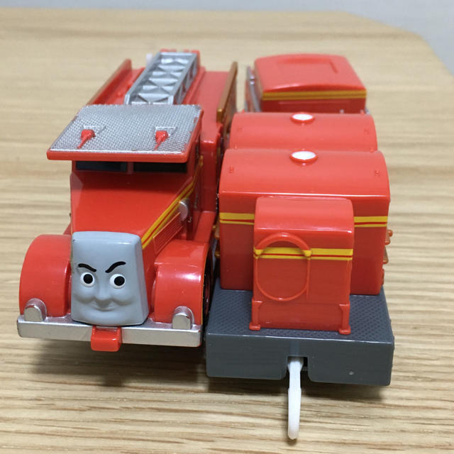 Takara Tomy(タカラトミー)のプラレール　きかんしゃトーマス　消防車フリン キッズ/ベビー/マタニティのおもちゃ(電車のおもちゃ/車)の商品写真