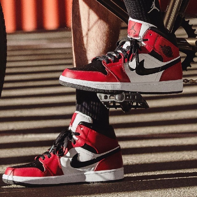 メンズNIKE AIR JORDAN 1 MID CHICAGO BLACK TOE