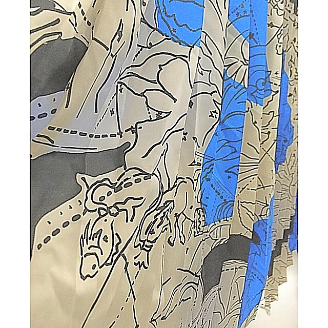 ZARA(ザラ)のZARA 新品タグ付き　星座柄プリーツスカート  レディースのスカート(ひざ丈スカート)の商品写真