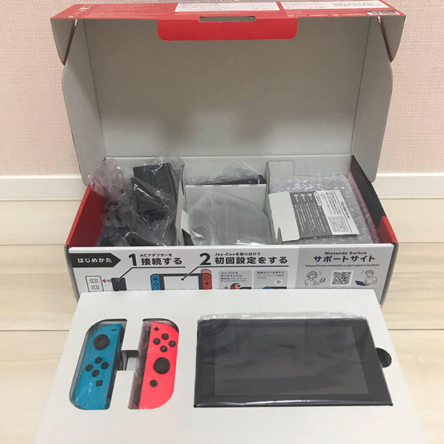 Nintendo Switch(ニンテンドースイッチ)の新型　Nintendo Switch  ネオンブルー エンタメ/ホビーのゲームソフト/ゲーム機本体(家庭用ゲーム機本体)の商品写真