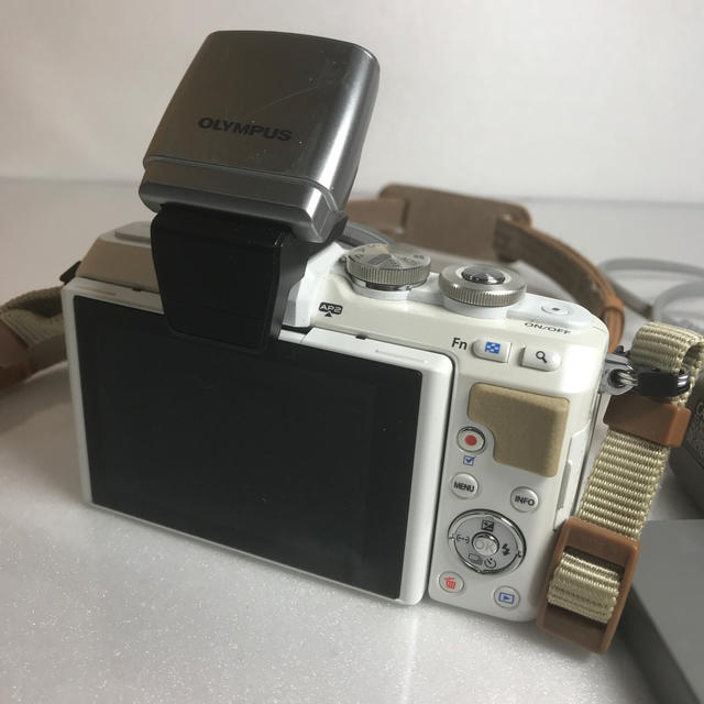 OLYMPUS(オリンパス)のolympus pen lite E-PL7 レンズキット スマホ/家電/カメラのカメラ(ミラーレス一眼)の商品写真