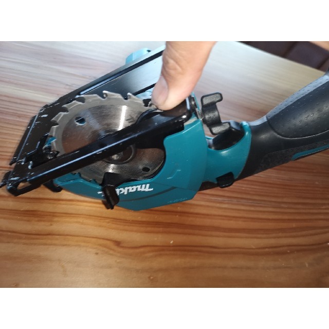 Makita(マキタ)のMakita 超軽量 充電式丸ノコ スポーツ/アウトドアの自転車(工具/メンテナンス)の商品写真