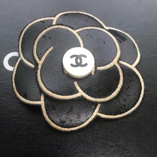 シャネル(CHANEL)のCHANEL シャネルカメリアブローチ(ブローチ/コサージュ)