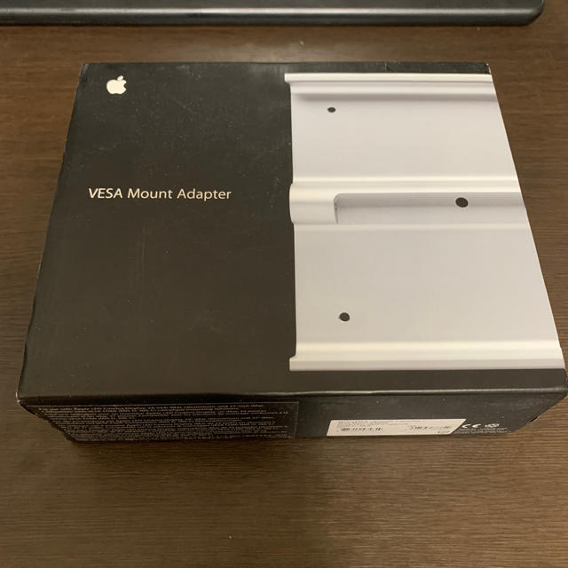 Apple(アップル)のApple VESA MOUNT ADAPTER MC772ZM/A  スマホ/家電/カメラのPC/タブレット(PC周辺機器)の商品写真