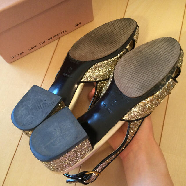 miumiu グリッターサンダル 美品 miumiu グリッターサンダル 美品