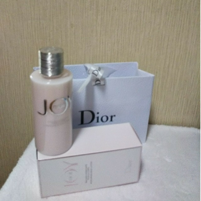 Christian Dior(クリスチャンディオール)のジョイ ボディーミルク コスメ/美容のボディケア(ボディローション/ミルク)の商品写真