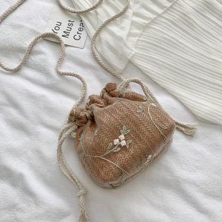 ザラ(ZARA)のナチュラル花柄刺繍巾着ショルダーバック(ショルダーバッグ)