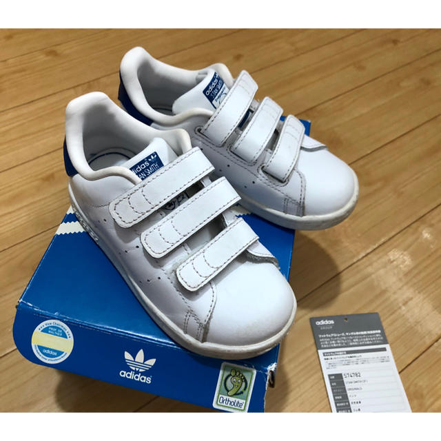 adidas(アディダス)のadidas アディダス オリジナルス スタンスミス キッズ キッズ/ベビー/マタニティのキッズ靴/シューズ(15cm~)(スニーカー)の商品写真