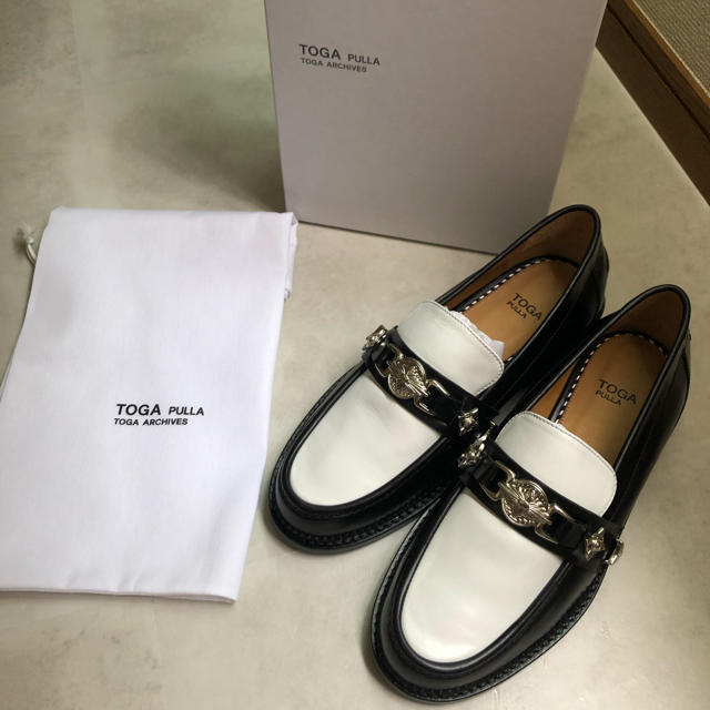 TOGA(トーガ)のtoga pulls size40  新品　定価6万円超 メンズの靴/シューズ(ドレス/ビジネス)の商品写真