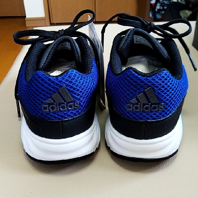 adidas(アディダス)の専用＊adidas アディダス ジュニア ランニングシューズ 22.5cm 新品 スポーツ/アウトドアのランニング(シューズ)の商品写真