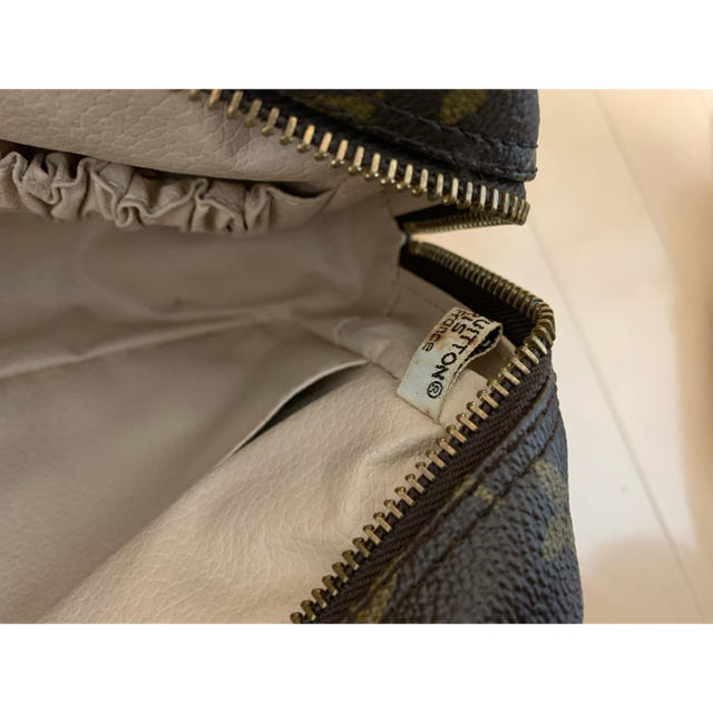 LOUIS VUITTON トゥルーストワレット LOUIS VUITTON トゥルーストワレット