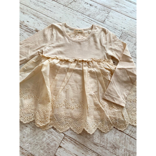 Amber(アンバー)のアンバー刺繍トップス　 キッズ/ベビー/マタニティのキッズ服女の子用(90cm~)(Tシャツ/カットソー)の商品写真