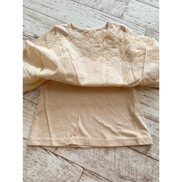 Amber(アンバー)のアンバー刺繍トップス　 キッズ/ベビー/マタニティのキッズ服女の子用(90cm~)(Tシャツ/カットソー)の商品写真