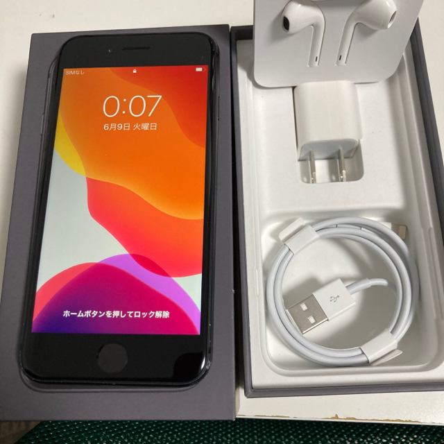 iPhone(アイフォーン)のiPhone8 256GB SIMフリー　画面新品 スマホ/家電/カメラのスマートフォン/携帯電話(スマートフォン本体)の商品写真