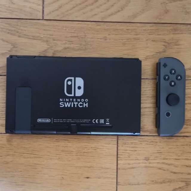 任天堂(ニンテンドウ)のNintendo Switch  グレー 本体  旧型 エンタメ/ホビーのゲームソフト/ゲーム機本体(家庭用ゲーム機本体)の商品写真